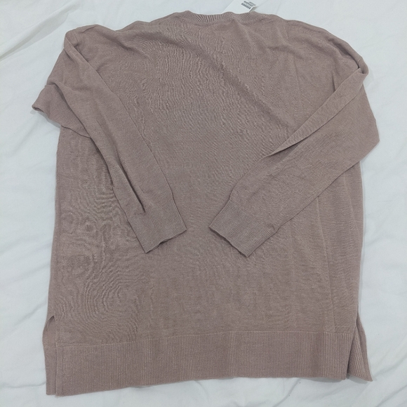 Soft knit Sweater size L runs big - Picture 3 of 3